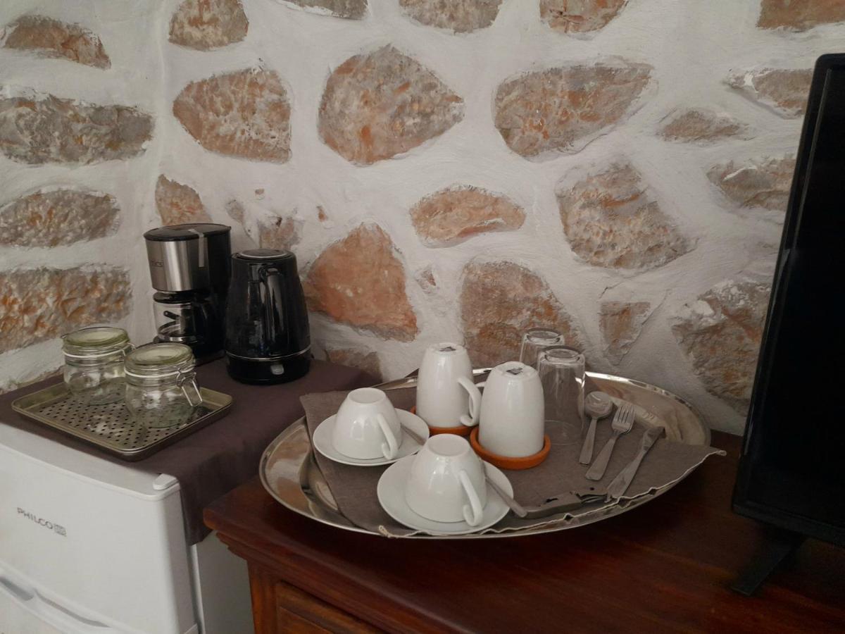 Апартаменты The Two Carob Trees, Traditional Stonehouse, Nikandri, Pirgos Diros Lefkias Экстерьер фото