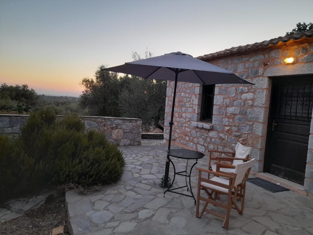Апартаменты The Two Carob Trees, Traditional Stonehouse, Nikandri, Pirgos Diros Lefkias Экстерьер фото