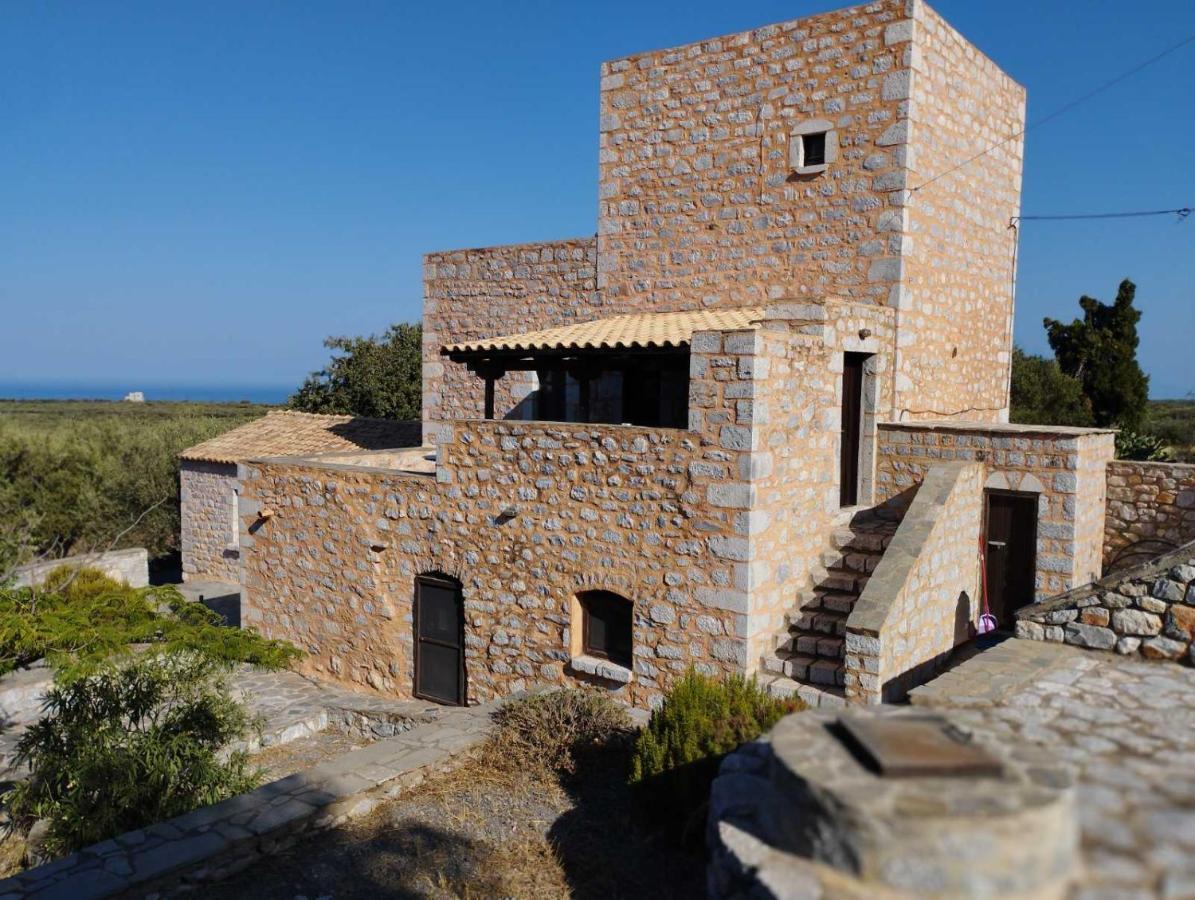 Апартаменты The Two Carob Trees, Traditional Stonehouse, Nikandri, Pirgos Diros Lefkias Экстерьер фото