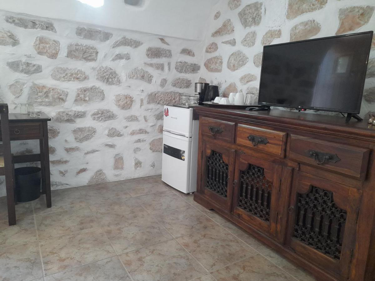 Апартаменты The Two Carob Trees, Traditional Stonehouse, Nikandri, Pirgos Diros Lefkias Экстерьер фото
