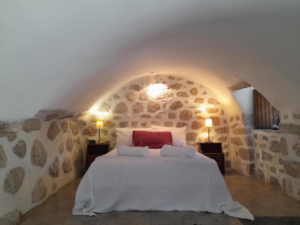 Апартаменты The Two Carob Trees, Traditional Stonehouse, Nikandri, Pirgos Diros Lefkias Экстерьер фото
