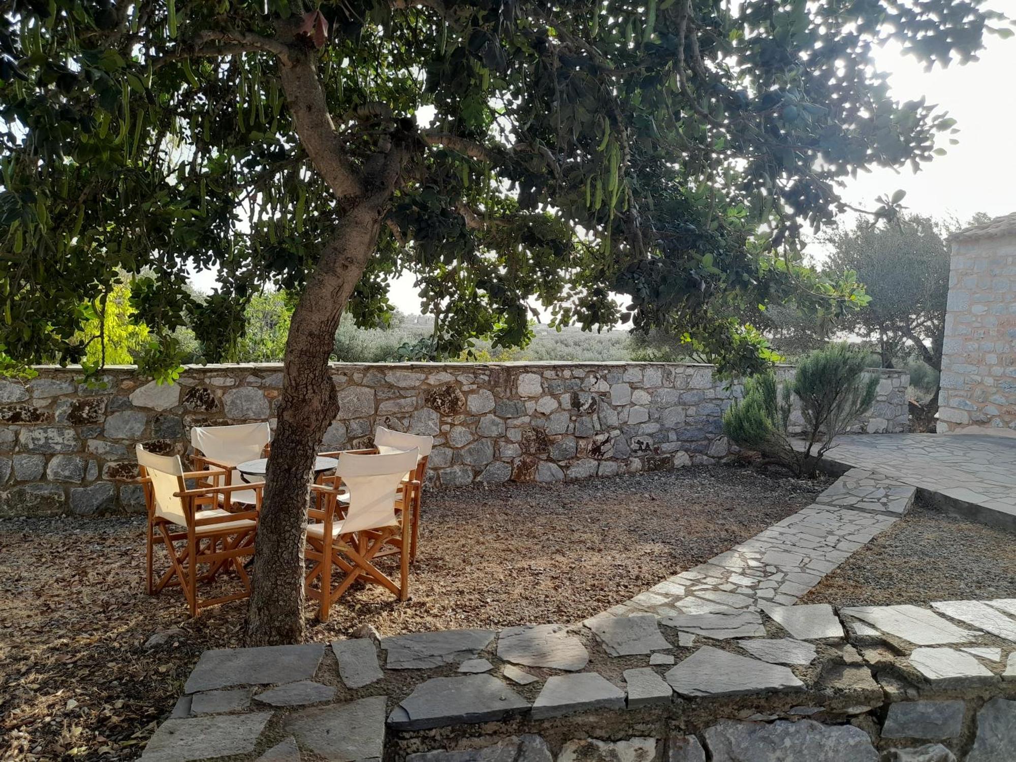 Апартаменты The Two Carob Trees, Traditional Stonehouse, Nikandri, Pirgos Diros Lefkias Экстерьер фото